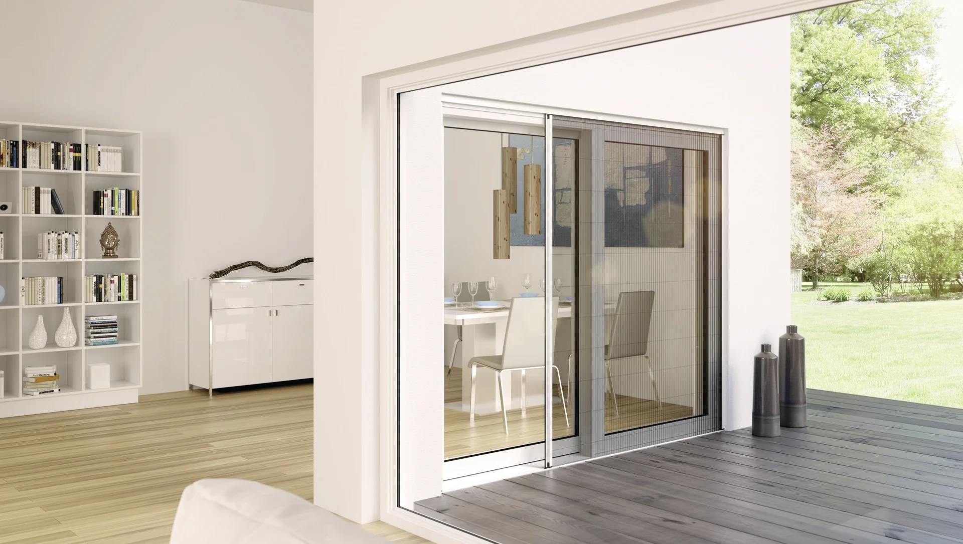 Moderne Schiebetür in einem hellen Wohnzimmer mit Blick auf den Garten