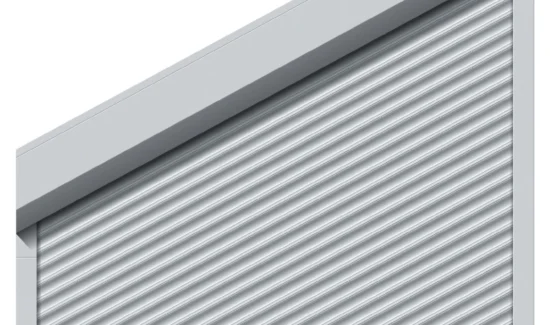 Grauer Rollladen vor einem Fenster